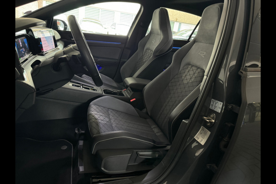 Volkswagen Golf 1.5 eTSI R-Line Pano|Keyless|Camera|IQ|Sfeer