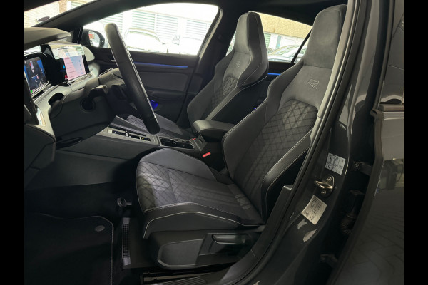 Volkswagen Golf 1.5 eTSI R-Line Pano|Keyless|Camera|IQ|Sfeer