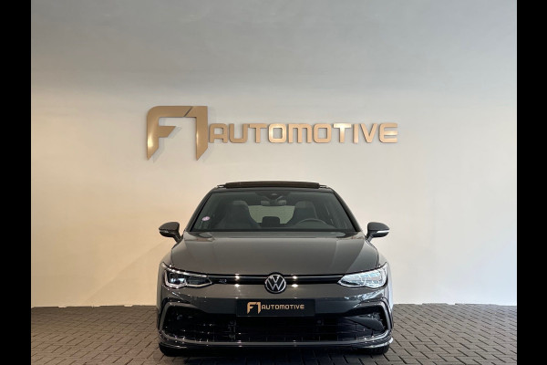 Volkswagen Golf 1.5 eTSI R-Line Pano|Keyless|Camera|IQ|Sfeer