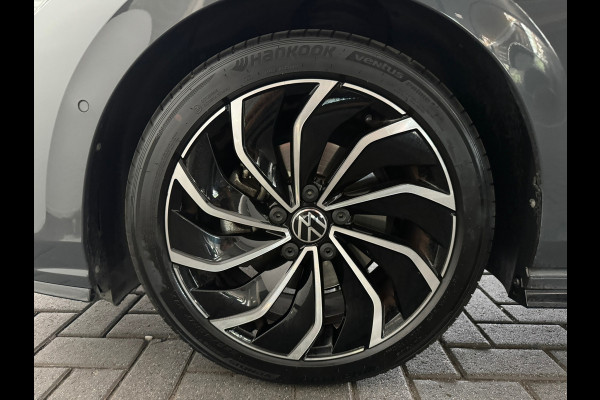 Volkswagen Golf 1.5 eTSI R-Line Pano|Keyless|Camera|IQ|Sfeer