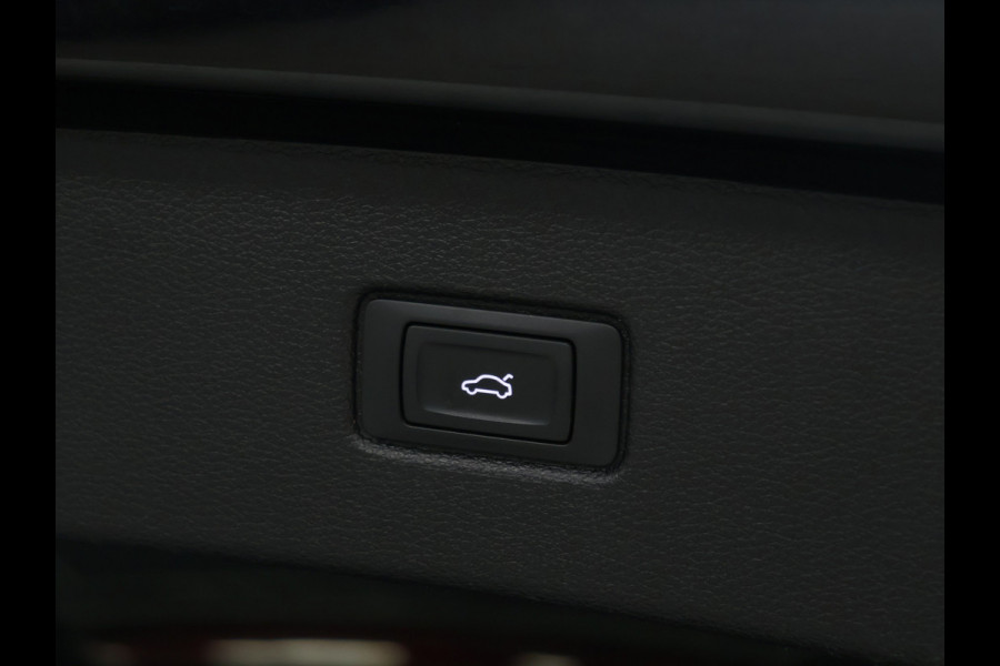 Audi Q7 60 TFSI e quattro Competition S Line [LUCHTVERING, TREKHAAK UITKLAPBAAR, SFEERVERLICHTING, ELEKTRISCH VERSTELBARE STOELEN, APPLE CARPLAY, ANDROID, STOELVERWARMING, CAMERA, PDC V+A, VOL LEDER, CRUISE, CLIMATE, NIEUWSTAAT]