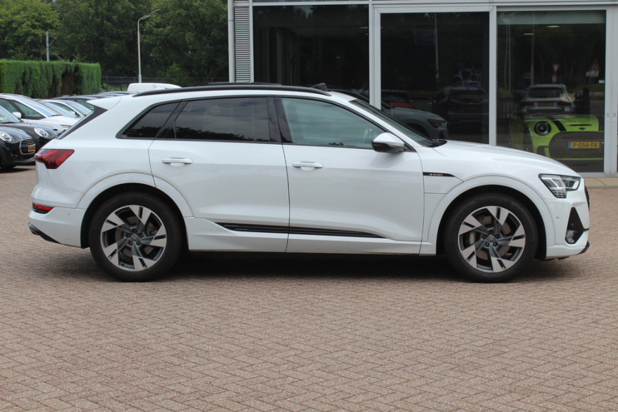 Audi e-tron e-tron 50 quattro Launch ed. 71 kWh 3x S-Line / Trekhaak / Panoramadak / Camera / 20'' / Luchtvering / ACC / Navigatie / Stoelverwarming / DAB