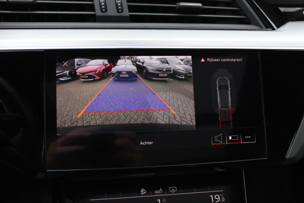 Audi e-tron e-tron 50 quattro Launch ed. 71 kWh 3x S-Line / Trekhaak / Panoramadak / Camera / 20'' / Luchtvering / ACC / Navigatie / Stoelverwarming / DAB