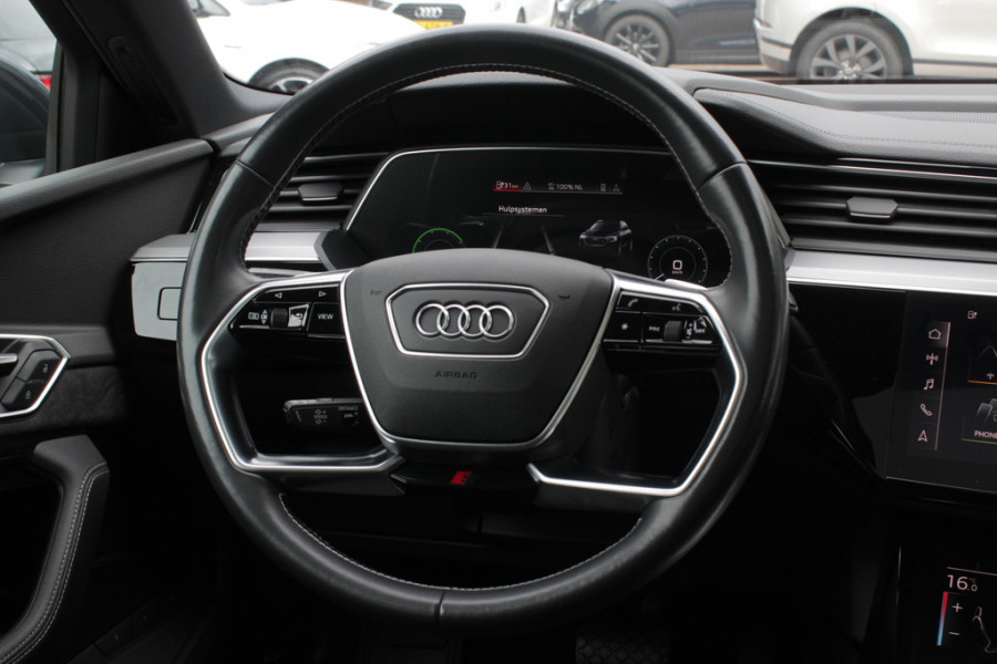 Audi e-tron e-tron 50 quattro Launch ed. 71 kWh 3x S-Line / Trekhaak / Panoramadak / Camera / 20'' / Luchtvering / ACC / Navigatie / Stoelverwarming / DAB