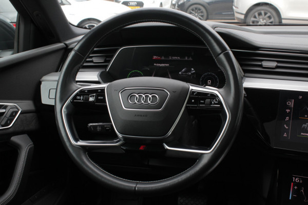 Audi e-tron e-tron 50 quattro Launch ed. 71 kWh 3x S-Line / Trekhaak / Panoramadak / Camera / 20'' / Luchtvering / ACC / Navigatie / Stoelverwarming / DAB
