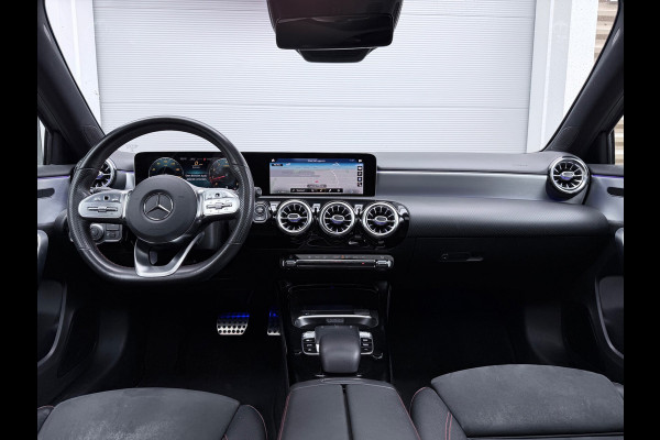 Mercedes-Benz A-Klasse 200 Launch Edition Premium Plus Pano/Sfeer