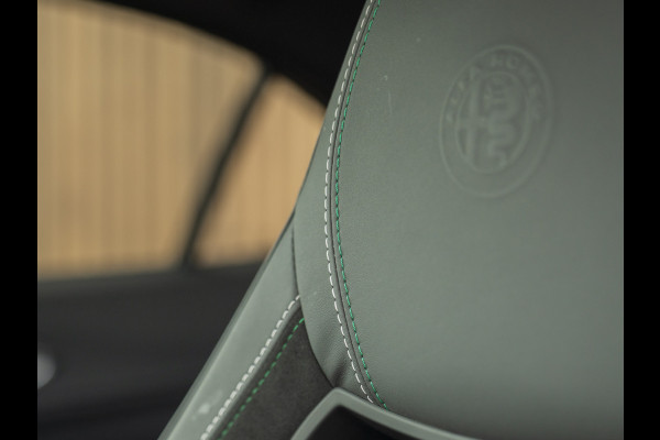Alfa Romeo Giulia 2.9 V6 Quadrifoglio | Akrapovic | Carbon stoelen | Harman/Kardon | Facelift | Adapt. cruise