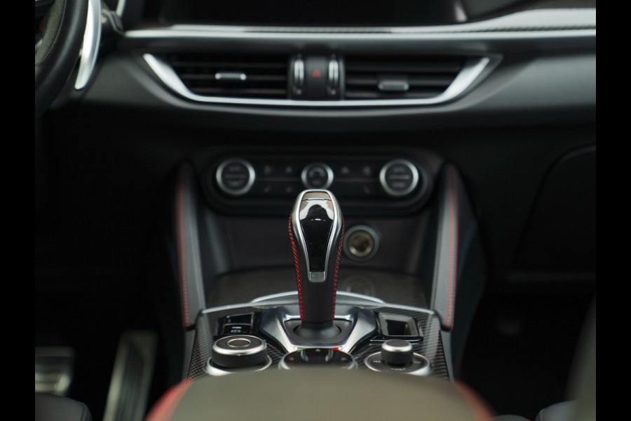 Alfa Romeo Stelvio 2.9 V6 AWD Quadrifoglio | Harman/Kardon | Rosso Competizione | Adapt. cruise | CarPlay | Carbon stuur