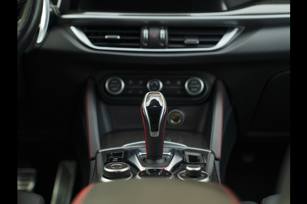 Alfa Romeo Stelvio 2.9 V6 AWD Quadrifoglio | Harman/Kardon | Rosso Competizione | Adapt. cruise | CarPlay | Carbon stuur