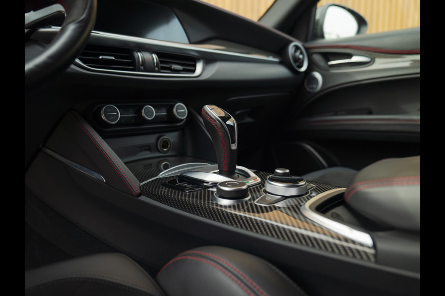 Alfa Romeo Stelvio 2.9 V6 AWD Quadrifoglio | Harman/Kardon | Rosso Competizione | Adapt. cruise | CarPlay | Carbon stuur