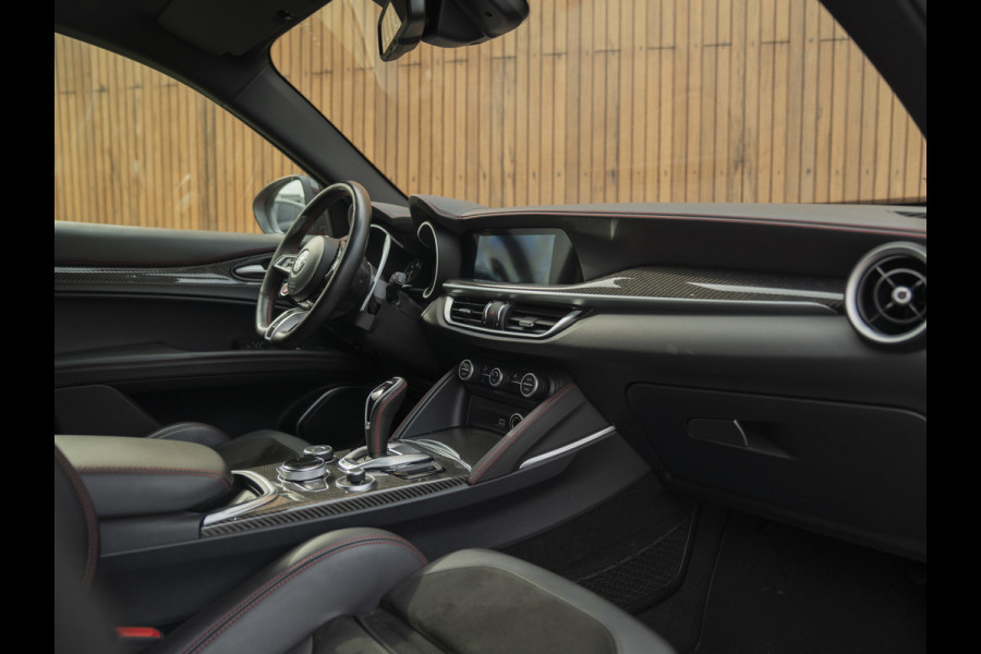 Alfa Romeo Stelvio 2.9 V6 AWD Quadrifoglio | Harman/Kardon | Rosso Competizione | Adapt. cruise | CarPlay | Carbon stuur