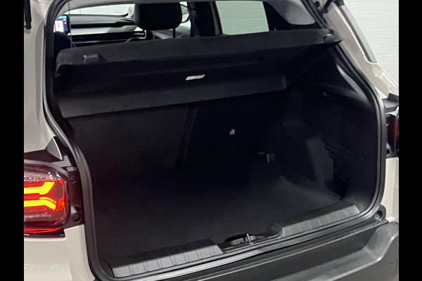 Jeep Avenger Summit 54 kWh *2.496 km* Adaptive cruise control | Camera | Carplay | Airco | Dodehoek detectie | 18" lichtmetalen wielen |