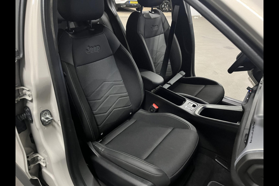 Jeep Avenger Summit 54 kWh *2.496 km* Adaptive cruise control | Camera | Carplay | Airco | Dodehoek detectie | 18" lichtmetalen wielen |