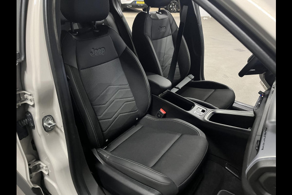 Jeep Avenger Summit 54 kWh *2.496 km* Adaptive cruise control | Camera | Carplay | Airco | Dodehoek detectie | 18" lichtmetalen wielen |