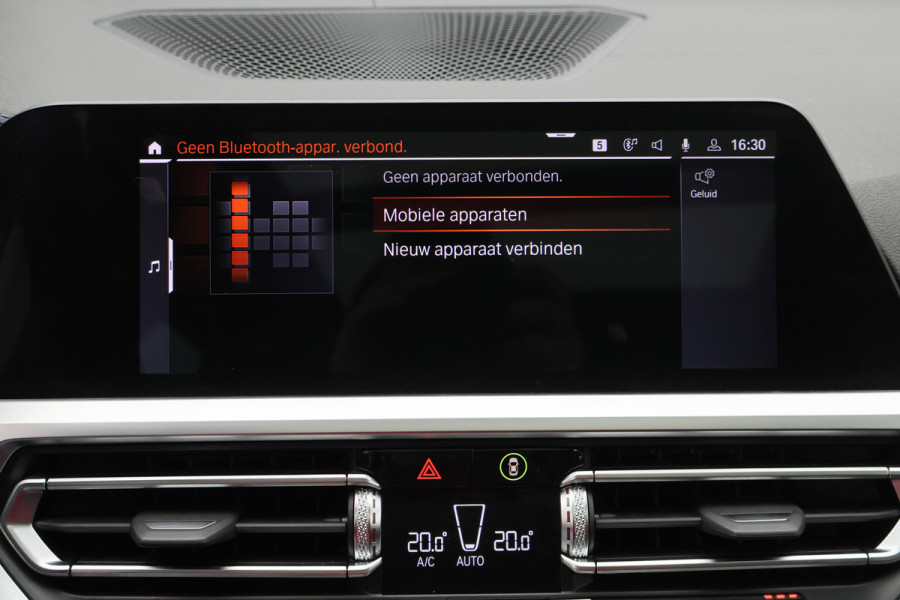 BMW 3 Serie Touring 330e Business Edition Plus M-sport Panoramadak, M-Sportstoelen, Carbon, Camera, Elektr. Trekhaak, 19''