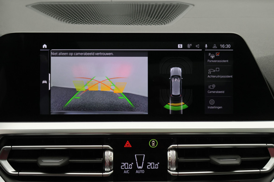 BMW 3 Serie Touring 330e Business Edition Plus M-sport Panoramadak, M-Sportstoelen, Carbon, Camera, Elektr. Trekhaak, 19''