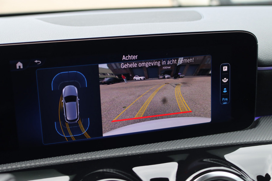 Mercedes-Benz A-Klasse 250 4MATIC AMG Line | 224pk | Panoramadak | Memory | Burmester | Camera | Standkachel | Keyless Go | Apple Carplay | Nightpakket | Verwarmd Stuurwiel |
