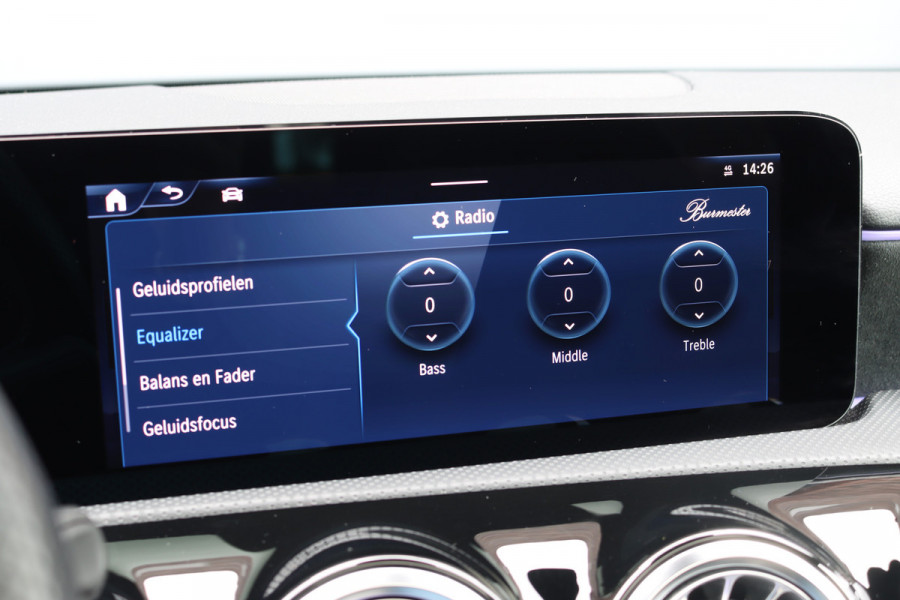 Mercedes-Benz A-Klasse 250 4MATIC AMG Line | 224pk | Panoramadak | Memory | Burmester | Camera | Standkachel | Keyless Go | Apple Carplay | Nightpakket | Verwarmd Stuurwiel |