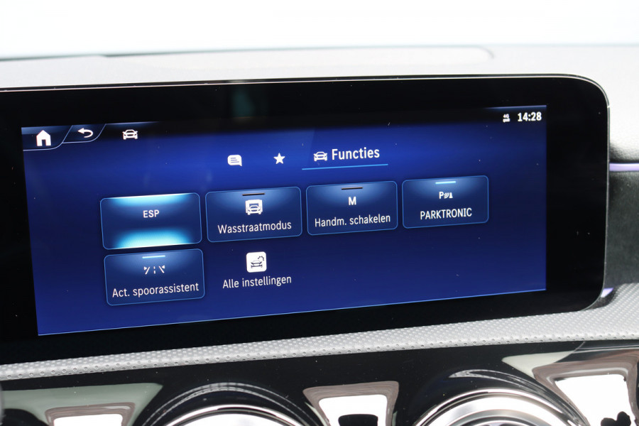 Mercedes-Benz A-Klasse 250 4MATIC AMG Line | 224pk | Panoramadak | Memory | Burmester | Camera | Standkachel | Keyless Go | Apple Carplay | Nightpakket | Verwarmd Stuurwiel |