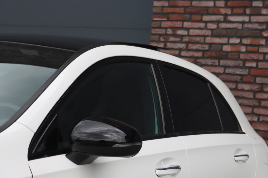 Mercedes-Benz A-Klasse 250 4MATIC AMG Line | 224pk | Panoramadak | Memory | Burmester | Camera | Standkachel | Keyless Go | Apple Carplay | Nightpakket | Verwarmd Stuurwiel |