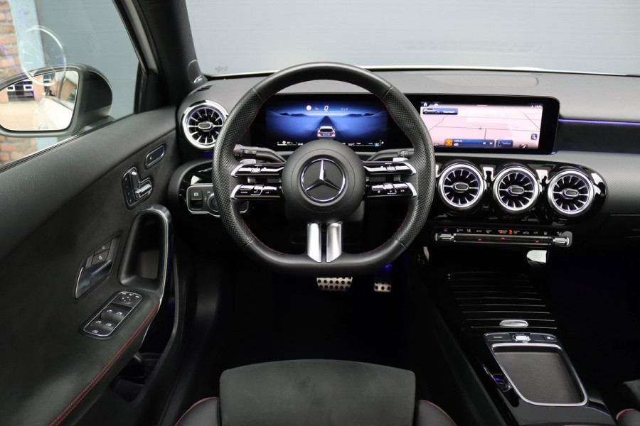 Mercedes-Benz A-Klasse 250 4MATIC AMG Line | 224pk | Panoramadak | Memory | Burmester | Camera | Standkachel | Keyless Go | Apple Carplay | Nightpakket | Verwarmd Stuurwiel |
