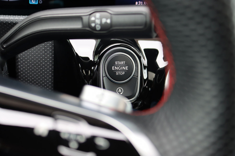 Mercedes-Benz A-Klasse 250 4MATIC AMG Line | 224pk | Panoramadak | Memory | Burmester | Camera | Standkachel | Keyless Go | Apple Carplay | Nightpakket | Verwarmd Stuurwiel |