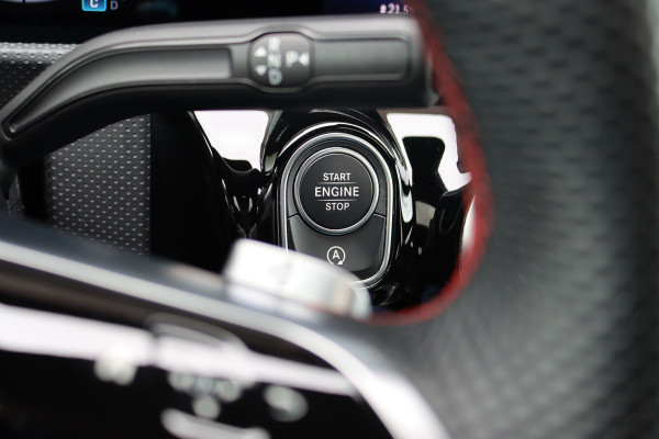Mercedes-Benz A-Klasse 250 4MATIC AMG Line | 224pk | Panoramadak | Memory | Burmester | Camera | Standkachel | Keyless Go | Apple Carplay | Nightpakket | Verwarmd Stuurwiel |