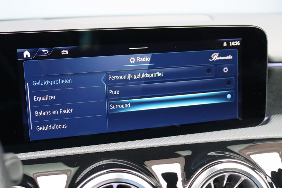 Mercedes-Benz A-Klasse 250 4MATIC AMG Line | 224pk | Panoramadak | Memory | Burmester | Camera | Standkachel | Keyless Go | Apple Carplay | Nightpakket | Verwarmd Stuurwiel |