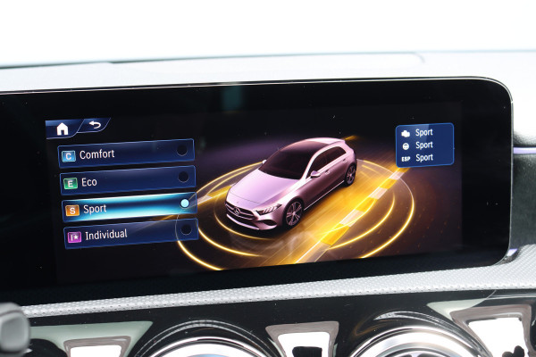 Mercedes-Benz A-Klasse 250 4MATIC AMG Line | 224pk | Panoramadak | Memory | Burmester | Camera | Standkachel | Keyless Go | Apple Carplay | Nightpakket | Verwarmd Stuurwiel |