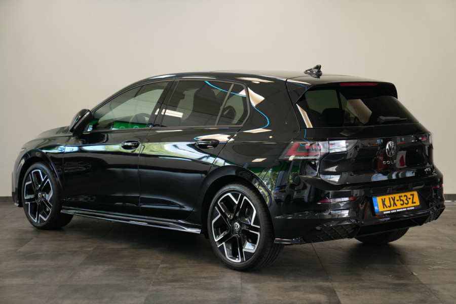 Volkswagen Golf 1.5 eTSI R-Line Edition Panoramadak IQ-Led 24 Maanden garantie* (Vraag naar de voorwaarden)