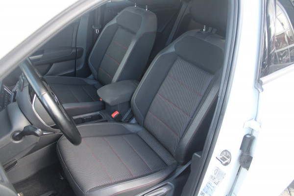 Volkswagen T-Roc 1.5 TSI R-Line Org. NL | Af. Trekhaak | Virtueel | ACC | Stoel/stuurverwarming