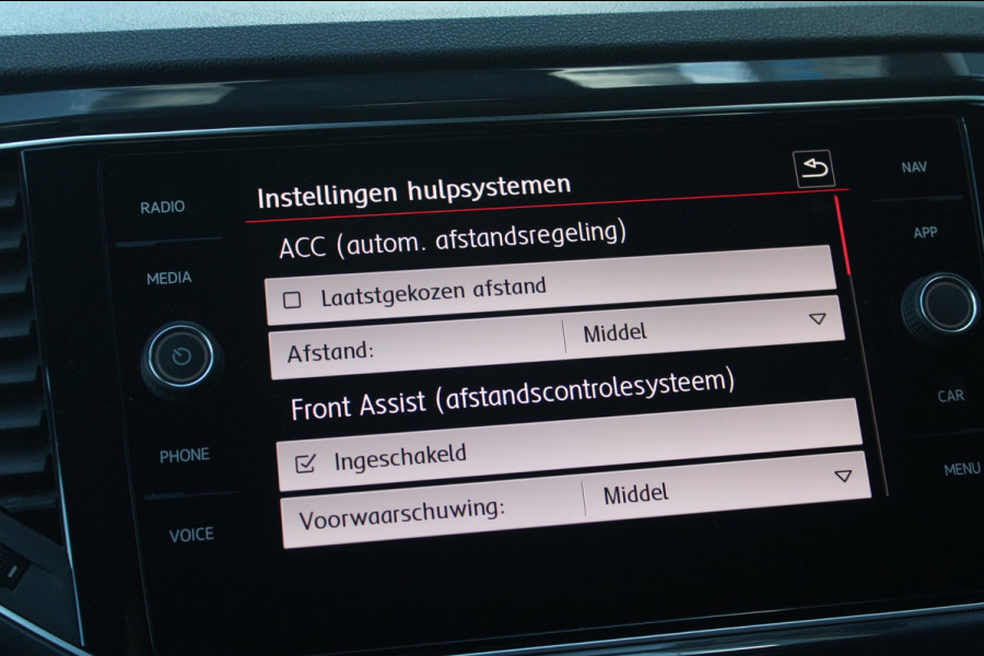 Volkswagen T-Roc 1.5 TSI R-Line Org. NL | Af. Trekhaak | Virtueel | ACC | Stoel/stuurverwarming