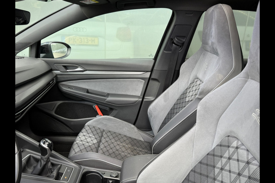 Volkswagen Golf 1.5 TSI R-Line Pano|Sfeer|Sportstoelen|Dealer Onderhouden