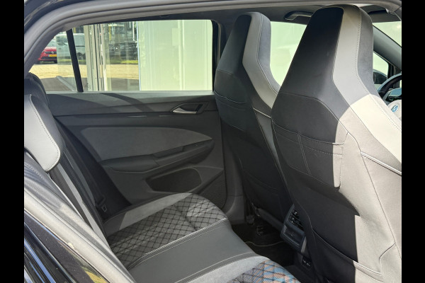 Volkswagen Golf 1.5 TSI R-Line Pano|Sfeer|Sportstoelen|Dealer Onderhouden