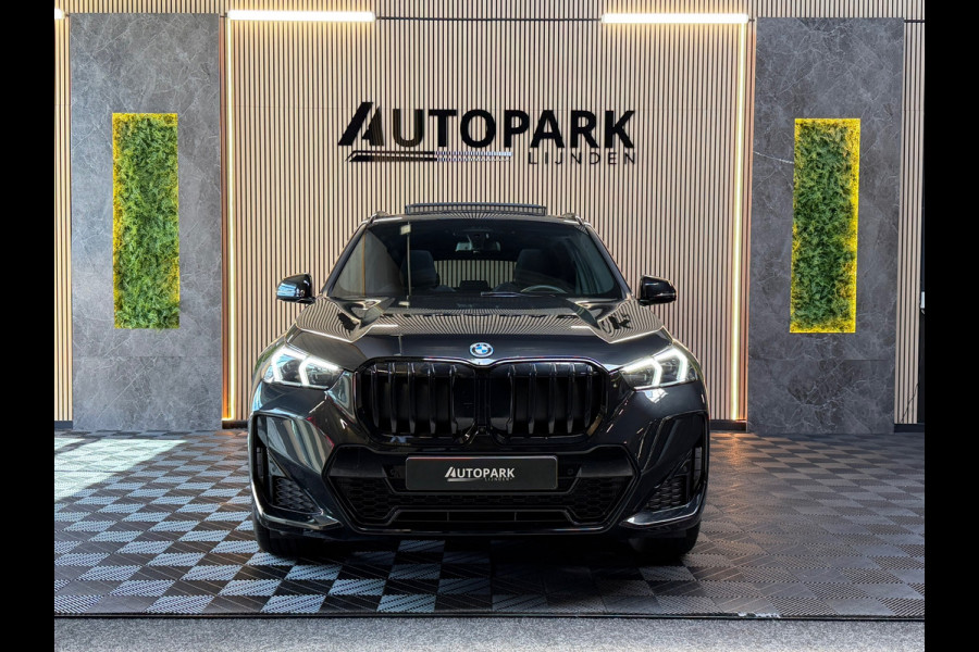 BMW X1 XDrive25e |M-Sport|PANO|HuD|360 CAMERA|TREKHAAK|FABRIEKSGARANTIE|DEALER ONDERHOUDEN|SFEERVERLICHTING|DODEHOEK ASSISTENT|VOL