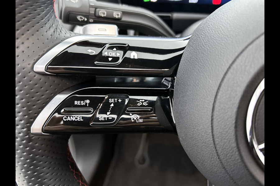 Mercedes-Benz GLA 180 AMG Line | AMG-Line In en Exterieur | Lichtmetalen velgen | panoramadak | Parking support | wide screen | Navigatie | Inclusief 24 maanden MB Certified garantie voor Europa.