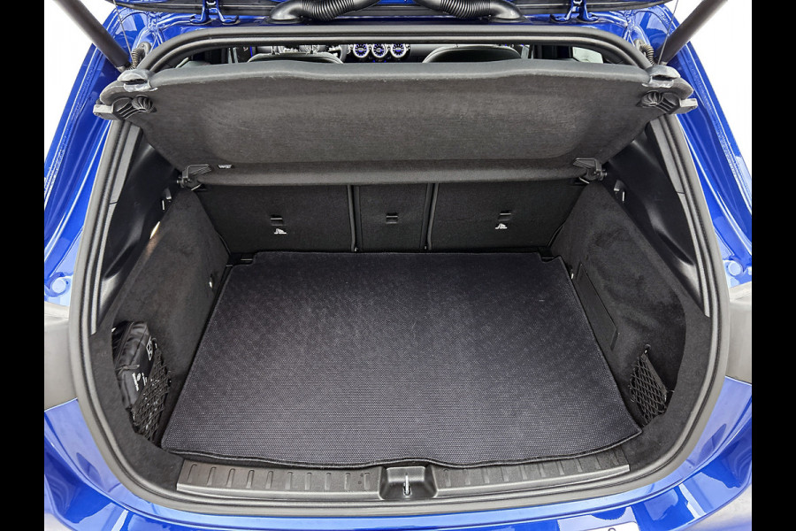 Mercedes-Benz GLA 180 AMG Line | AMG-Line In en Exterieur | Lichtmetalen velgen | panoramadak | Parking support | wide screen | Navigatie | Inclusief 24 maanden MB Certified garantie voor Europa.