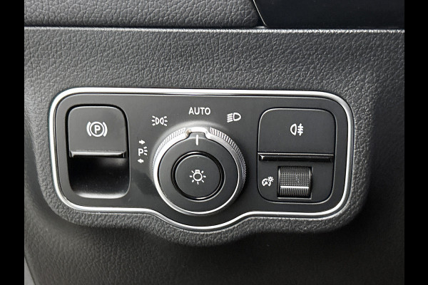 Mercedes-Benz GLA 180 AMG Line | AMG-Line In en Exterieur | Lichtmetalen velgen | panoramadak | Parking support | wide screen | Navigatie | Inclusief 24 maanden MB Certified garantie voor Europa.