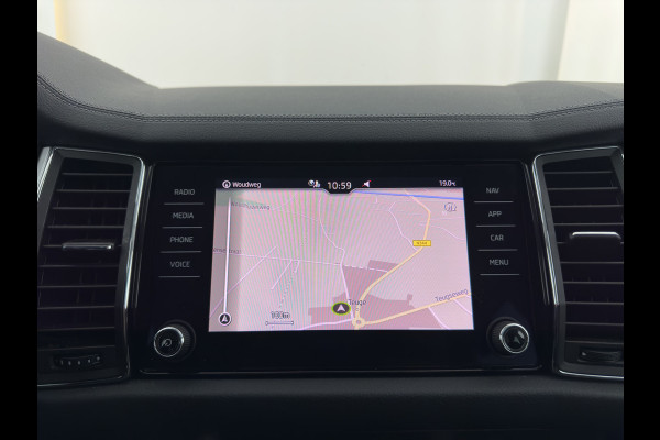 Škoda Kodiaq 1.5 TSI Business Edition (INCL-BTW) *LEATHER-FABRIC | FULL-LED | DIGI-COCKPIT | CAMERA | KEYLESS | DAB+ | NAVI-FULLMAP | SPORTSEATS | PRIVACY-GLASS | ECC | PDC | TOWBAR | CRUISE | 20''ALU*