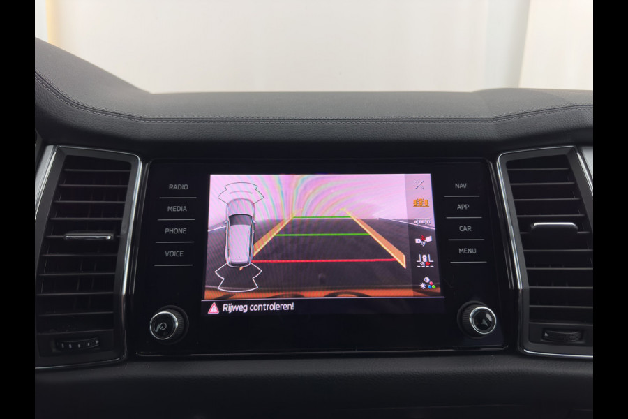 Škoda Kodiaq 1.5 TSI Business Edition (INCL-BTW) *LEATHER-FABRIC | FULL-LED | DIGI-COCKPIT | CAMERA | KEYLESS | DAB+ | NAVI-FULLMAP | SPORTSEATS | PRIVACY-GLASS | ECC | PDC | TOWBAR | CRUISE | 20''ALU*