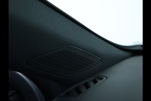 Mercedes-Benz A-Klasse 250 e Plug-In Hybride AMG Sportpakket | Sfeerverlichting | Keyless Go | Parkeerpakket met Camera | CarPlay | Inclusief 24 maanden Mercedes-Benz Certified garantie voor Europa.