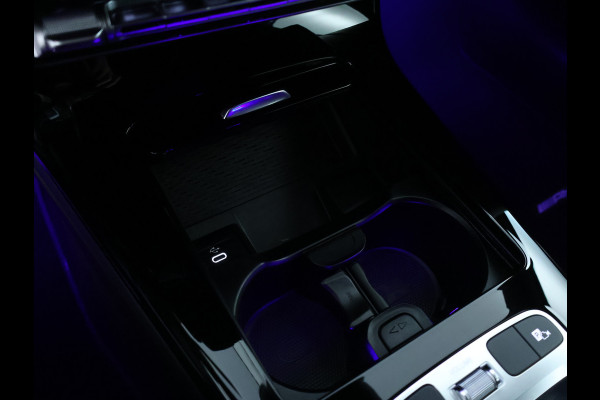 Mercedes-Benz A-Klasse 250 e Plug-In Hybride AMG Sportpakket | Sfeerverlichting | Keyless Go | Parkeerpakket met Camera | CarPlay | Inclusief 24 maanden Mercedes-Benz Certified garantie voor Europa.
