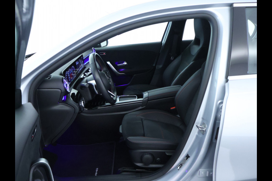 Mercedes-Benz A-Klasse 250 e Plug-In Hybride AMG Sportpakket | Sfeerverlichting | Keyless Go | Parkeerpakket met Camera | CarPlay | Inclusief 24 maanden Mercedes-Benz Certified garantie voor Europa.