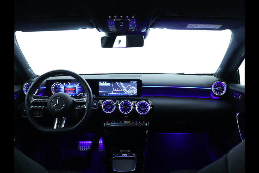 Mercedes-Benz A-Klasse 250 e Plug-In Hybride AMG Sportpakket | Sfeerverlichting | Keyless Go | Parkeerpakket met Camera | CarPlay | Inclusief 24 maanden Mercedes-Benz Certified garantie voor Europa.