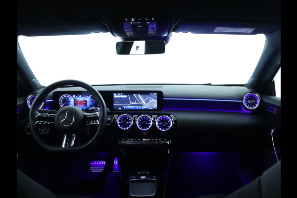 Mercedes-Benz A-Klasse 250 e Plug-In Hybride AMG Sportpakket | Sfeerverlichting | Keyless Go | Parkeerpakket met Camera | CarPlay | Inclusief 24 maanden Mercedes-Benz Certified garantie voor Europa.