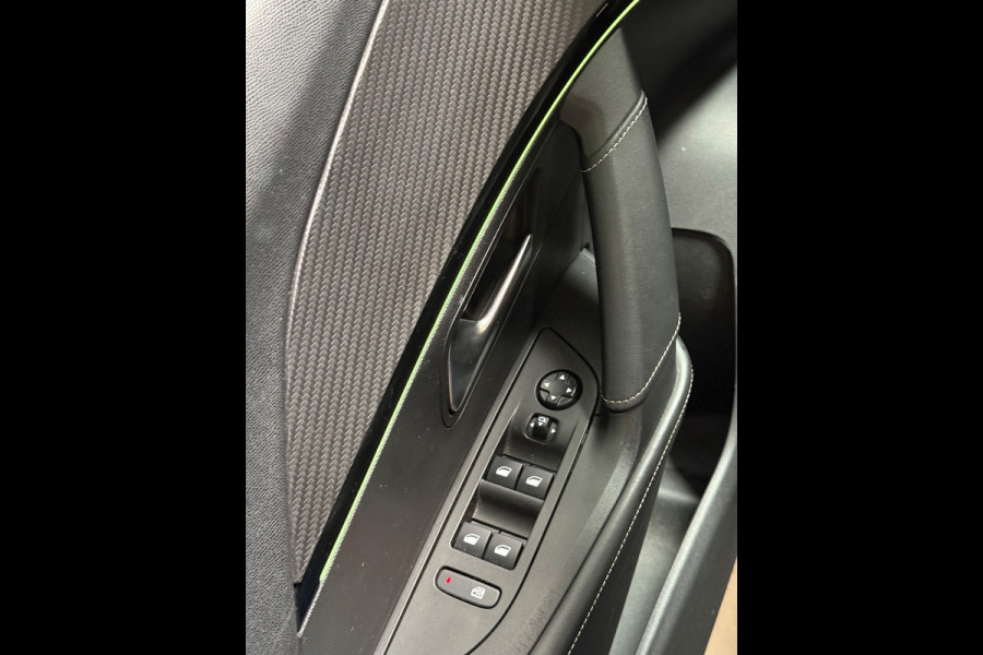 Peugeot 2008 1.2 PureTech GT | Pano | Camera | Led | Sfeerverlichting | Carplay | Parkeersensoren
