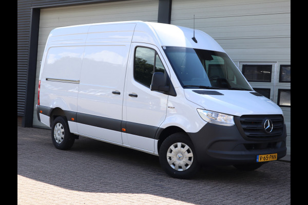 Mercedes-Benz eSprinter 320 81kWh L2H2 - Trekhaak - Cruise - MBUX - 2025