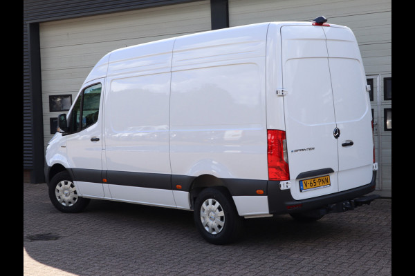 Mercedes-Benz eSprinter 320 81kWh L2H2 - Trekhaak - Cruise - MBUX - 2025
