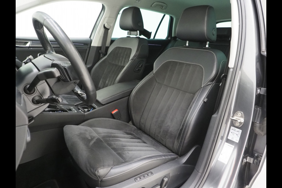 Škoda Superb Combi 1.4 TSI iV Style | Leder/Alcantara | Camera | Keyless | Memory | Virtual | Adaptive Cruise  | Sfeerlicht