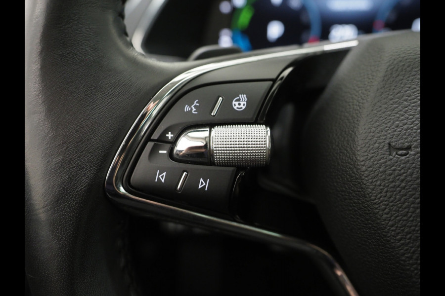 Škoda Superb Combi 1.4 TSI iV Style | Leder/Alcantara | Camera | Keyless | Memory | Virtual | Adaptive Cruise  | Sfeerlicht